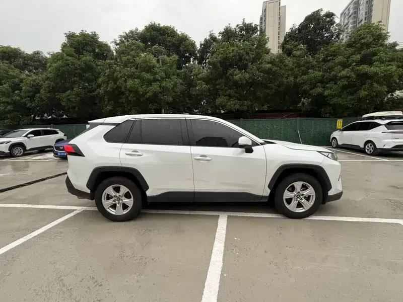 2023 RAV4 2.0L CVT 2WD Urban Edition — миниатюра 7