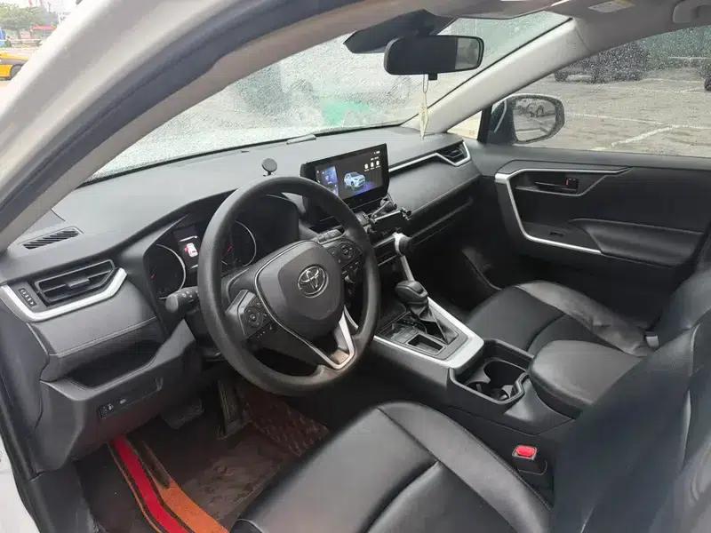 2023 RAV4 2.0L CVT 2WD Urban Edition — миниатюра 8