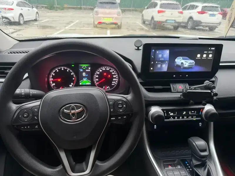 2023 RAV4 2.0L CVT 2WD Urban Edition — миниатюра 9