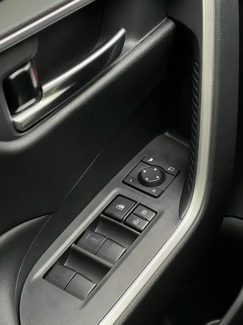 RAV4 2020 2.0L CVT 4WD Fashion Edition — миниатюра 16