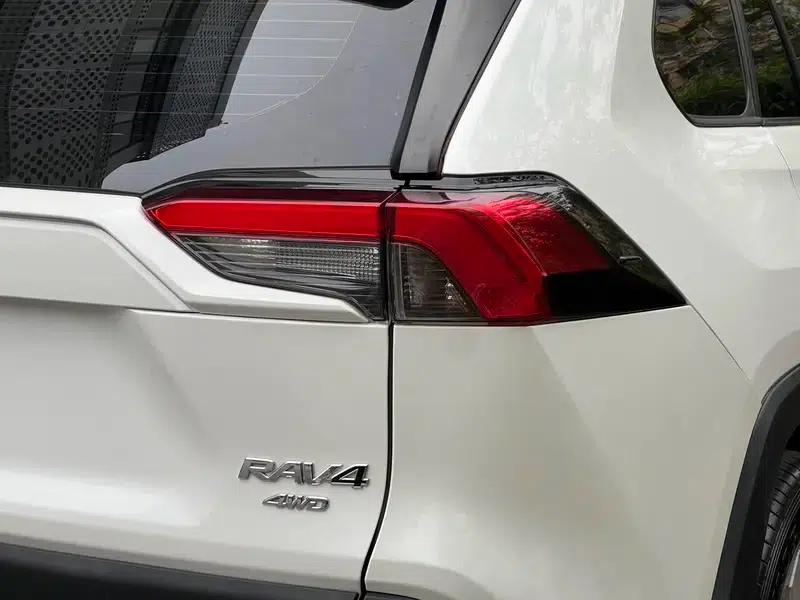 RAV4 2020 2.0L CVT 4WD Fashion Edition — миниатюра 8