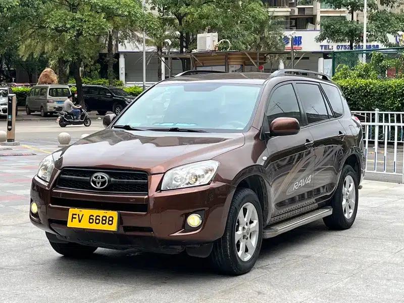 RAV4 2013 Special Edition 2.0L Automatic Classic — миниатюра 1