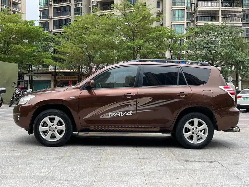 RAV4 2013 Special Edition 2.0L Automatic Classic — миниатюра 4