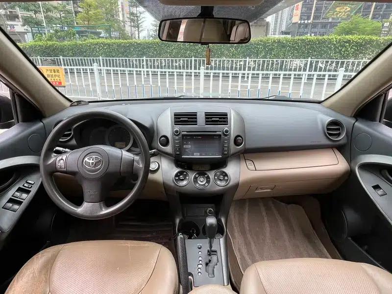 RAV4 2013 Special Edition 2.0L Automatic Classic — миниатюра 10
