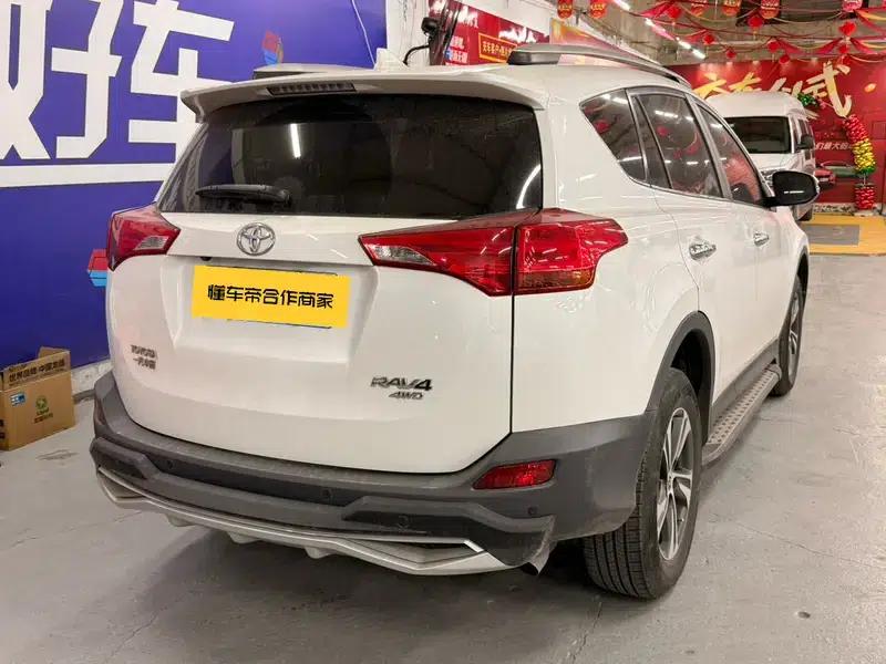 2015 RAV4 2.0L CVT 4WD Elite Edition — миниатюра 4
