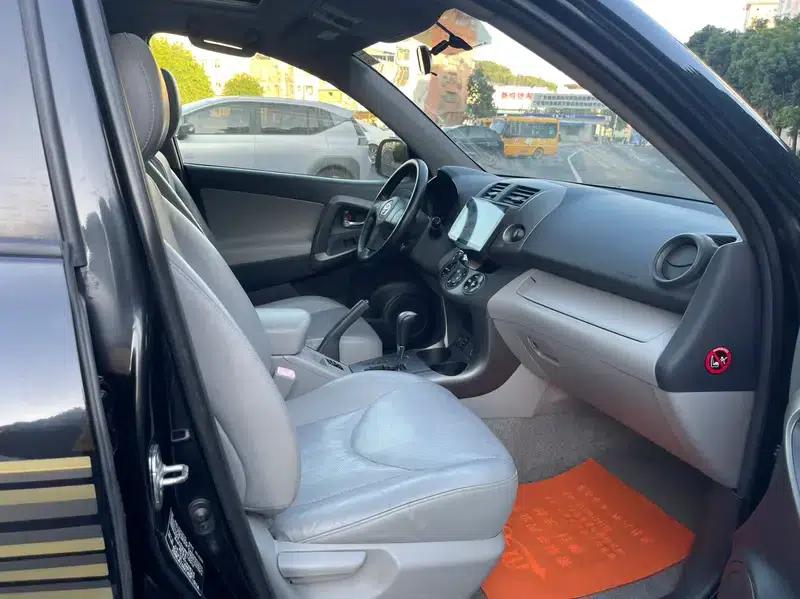 2011 RAV4 2.4L Automatic 4WD Luxury Edition — миниатюра 11