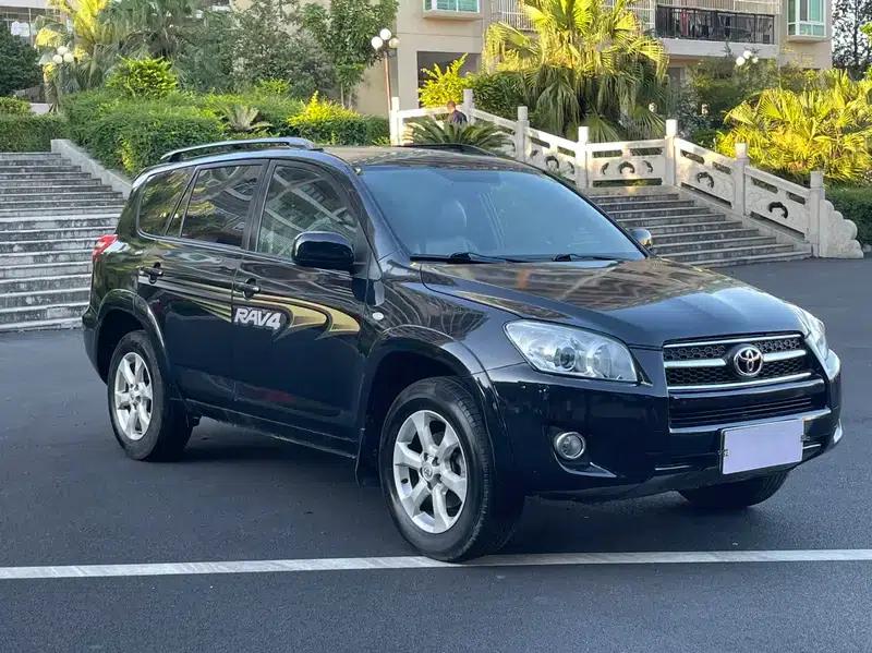 2011 RAV4 2.4L Automatic 4WD Luxury Edition — миниатюра 3