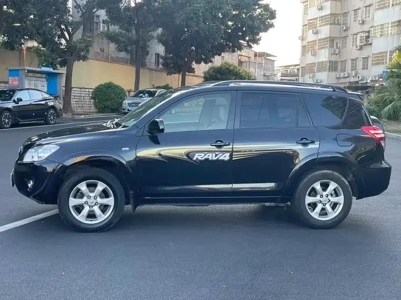 2011 RAV4 2.4L Automatic 4WD Luxury Edition — миниатюра 4