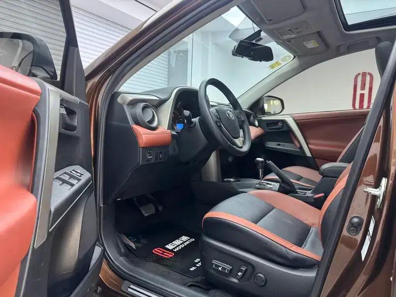 2015 RAV4 2.5L Automatic 4WD Luxury Edition — миниатюра 9