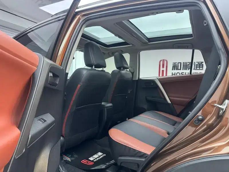 2015 RAV4 2.5L Automatic 4WD Luxury Edition — миниатюра 10