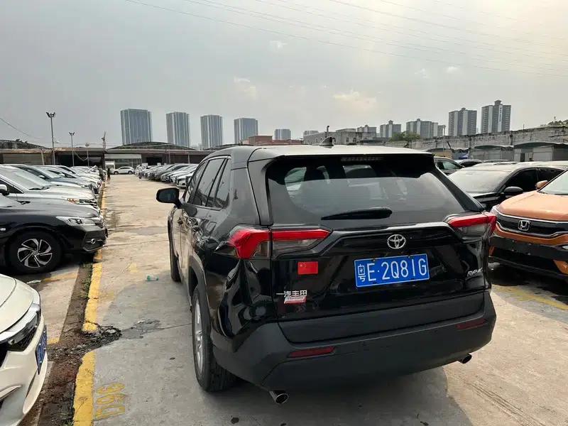 2022 Toyota RAV4 2.0L CVT 2WD Urban Edition — миниатюра 5