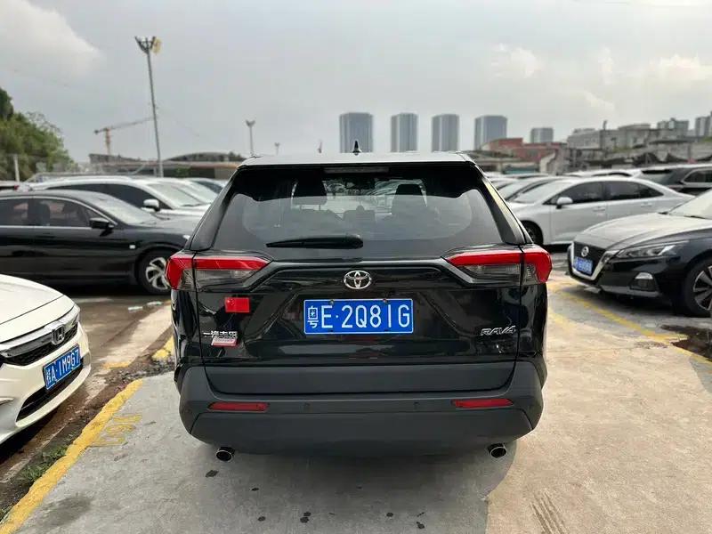 2022 Toyota RAV4 2.0L CVT 2WD Urban Edition — миниатюра 6