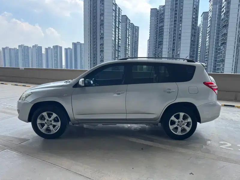RAV4 2013 Special Edition 2.0L Automatic Classic — миниатюра 3