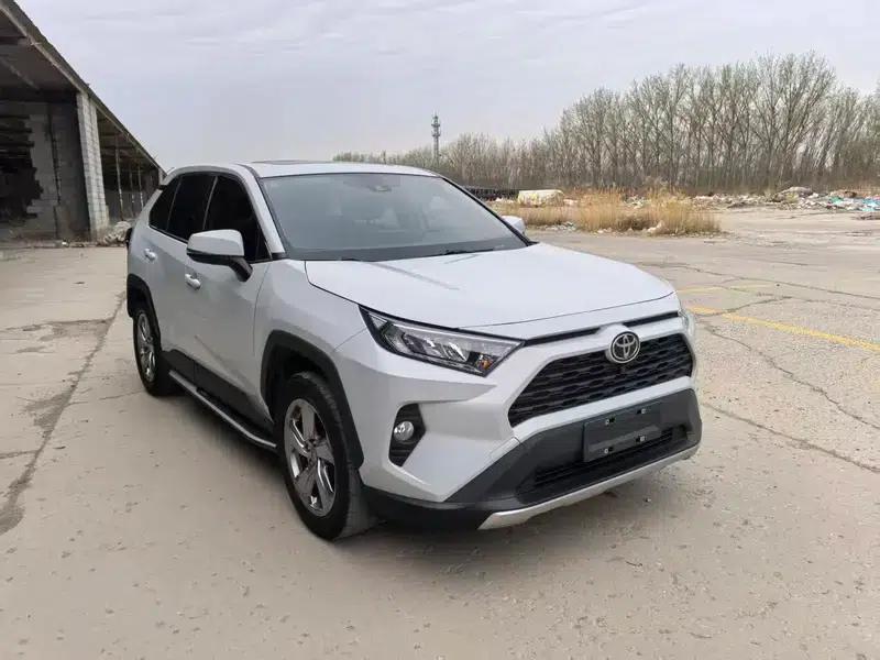 2022 RAV4 2.0L CVT 2WD Fashion Plus Edition — миниатюра 3