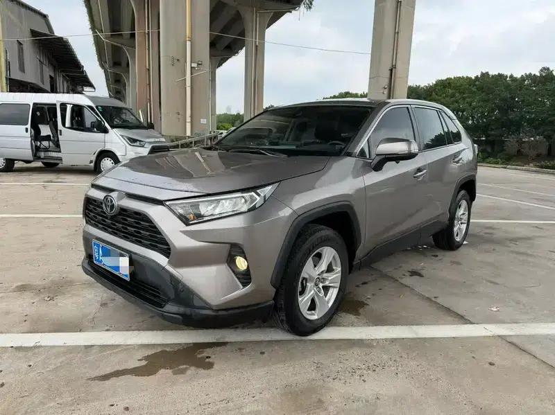 2021 RAV4 2.0L CVT 2WD Fashion Plus Edition — миниатюра 1