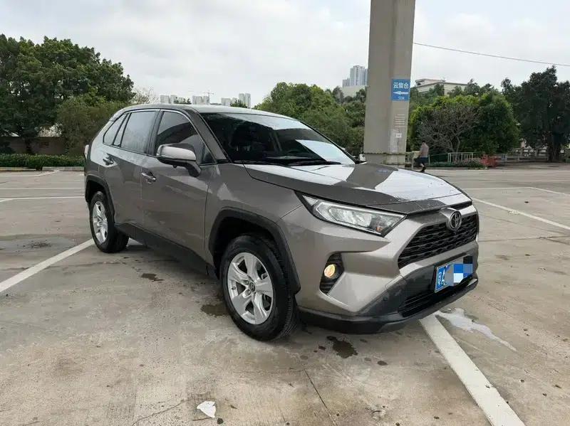 2021 RAV4 2.0L CVT 2WD Fashion Plus Edition — миниатюра 3