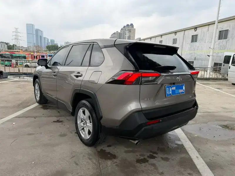 2021 RAV4 2.0L CVT 2WD Fashion Plus Edition — миниатюра 4