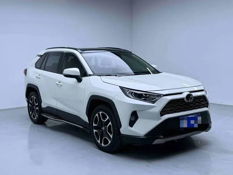 2020 RAV4 2.0L CVT 2WD Premium Edition — миниатюра 3