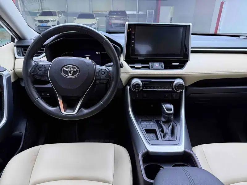 2020 RAV4 2.0L CVT 2WD Premium Edition — миниатюра 5