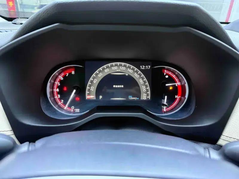 2020 RAV4 2.0L CVT 2WD Premium Edition — миниатюра 6
