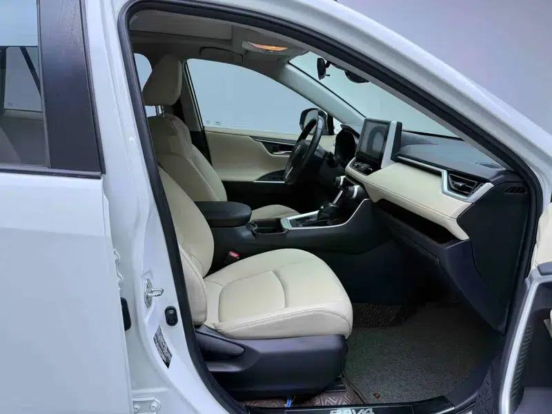 2020 RAV4 2.0L CVT 2WD Premium Edition — миниатюра 9