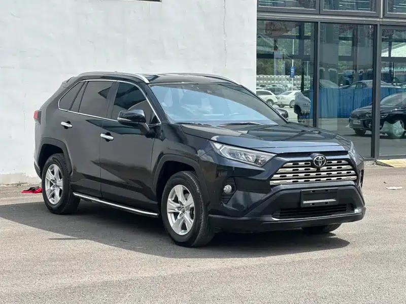 2020 RAV4 2.0L CVT 2WD Urban Edition — миниатюра 3