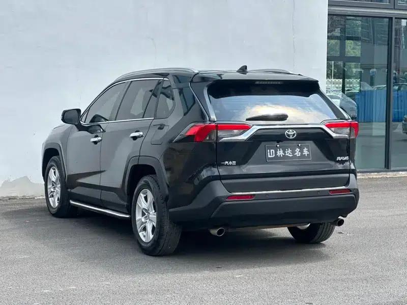 2020 RAV4 2.0L CVT 2WD Urban Edition — миниатюра 4