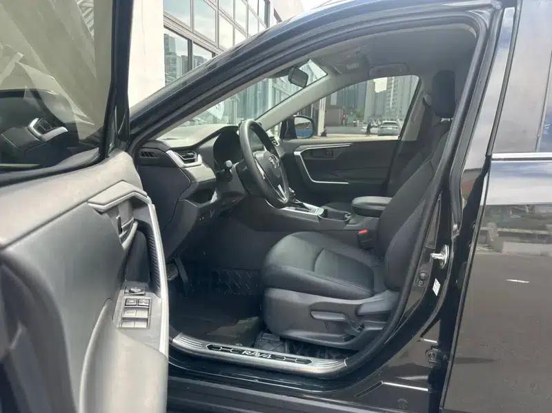 2020 RAV4 2.0L CVT 2WD Urban Edition — миниатюра 8