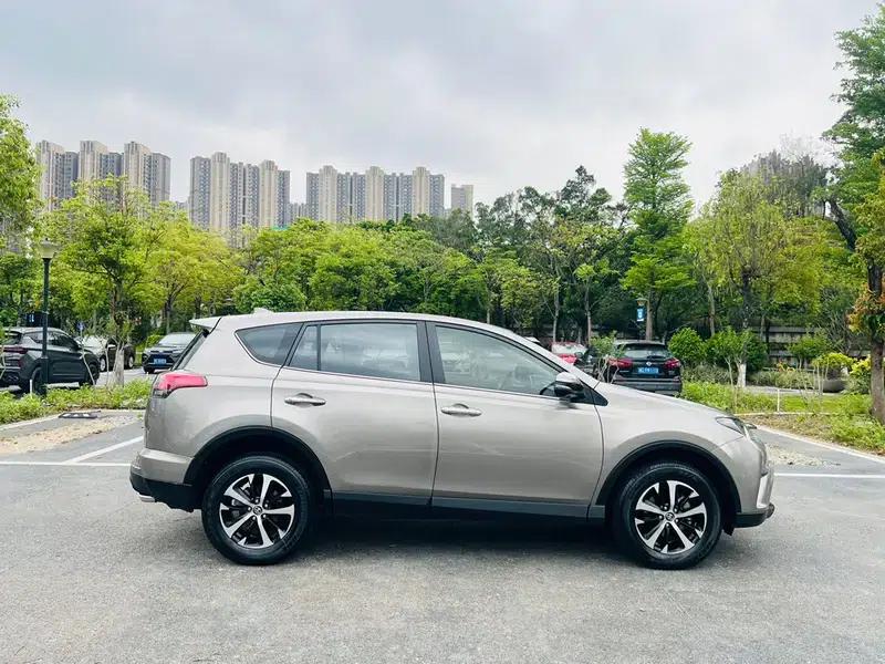 RAV4 2019 2.0L CVT 2WD Fashion Edition (China VI Emission Standard) — миниатюра 8