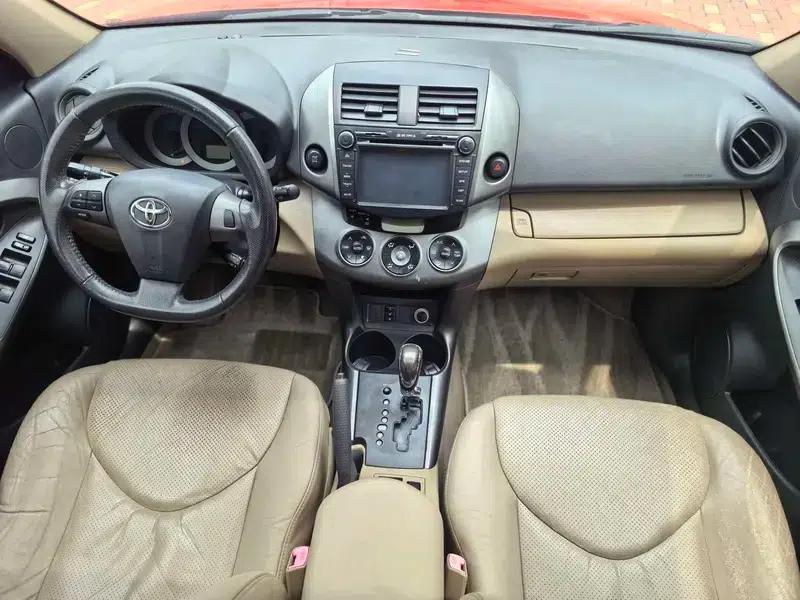 2011 RAV4 2.4L Automatic 4WD Luxury Edition — миниатюра 13