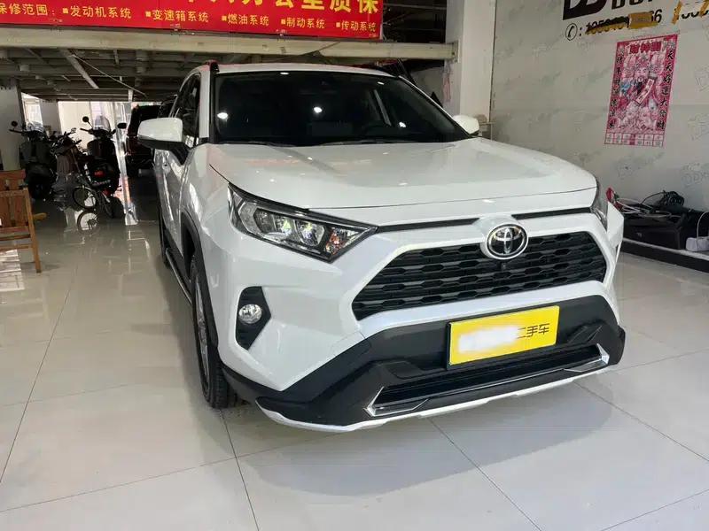 RAV4 2021 2.0L CVT 4WD Fashion Edition — миниатюра 3