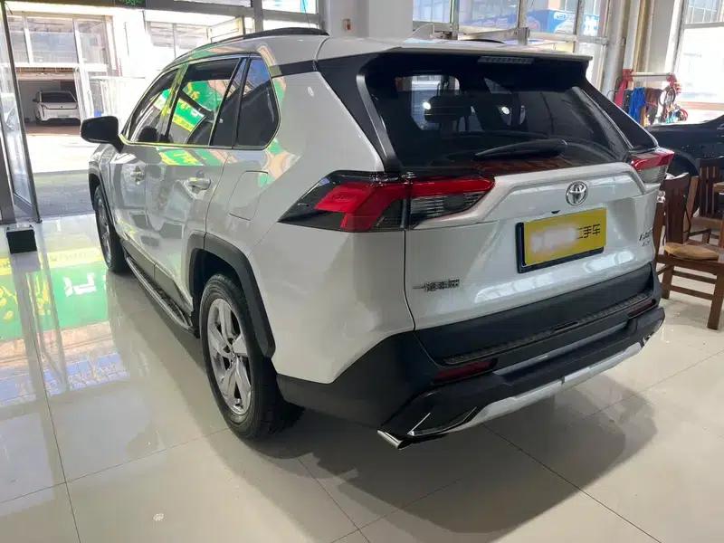 RAV4 2021 2.0L CVT 4WD Fashion Edition — миниатюра 4