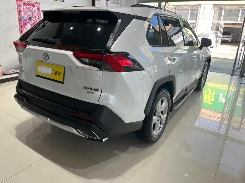RAV4 2021 2.0L CVT 4WD Fashion Edition — миниатюра 6