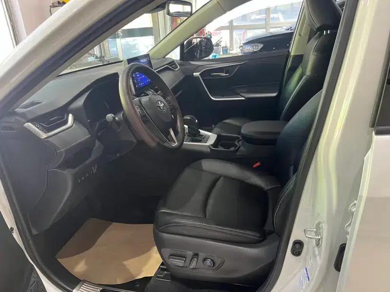 RAV4 2021 2.0L CVT 4WD Fashion Edition — миниатюра 8