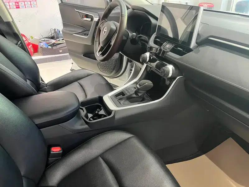 RAV4 2021 2.0L CVT 4WD Fashion Edition — миниатюра 10