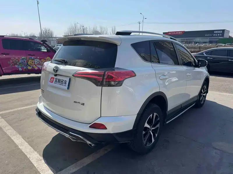 2016 RAV4 2.0L CVT 2WD Urban Edition — миниатюра 6