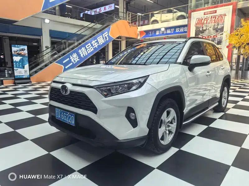 2021 Toyota RAV4 2.0L CVT 2WD Urban Edition — миниатюра 1
