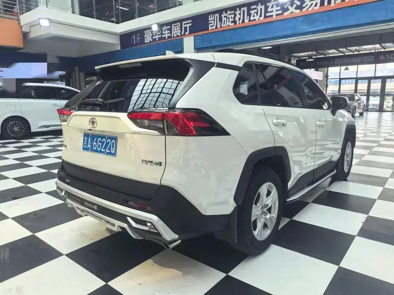 2021 Toyota RAV4 2.0L CVT 2WD Urban Edition — миниатюра 6