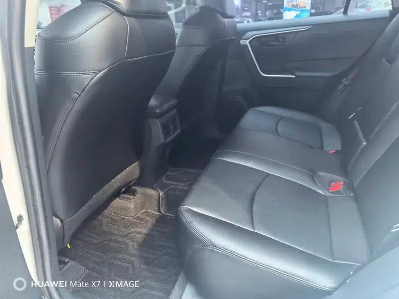 2021 Toyota RAV4 2.0L CVT 2WD Urban Edition — миниатюра 9