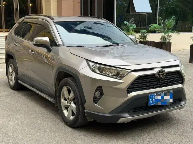 RAV4 2020 2.0L CVT 2WD Fashion Edition — миниатюра 3