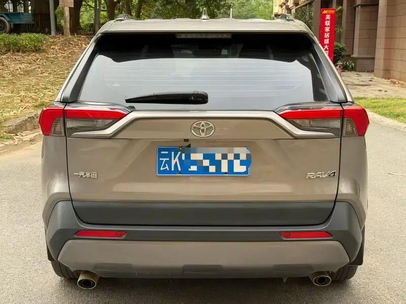 RAV4 2020 2.0L CVT 2WD Fashion Edition — миниатюра 5