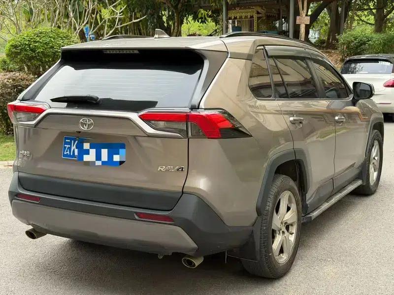 RAV4 2020 2.0L CVT 2WD Fashion Edition — миниатюра 6