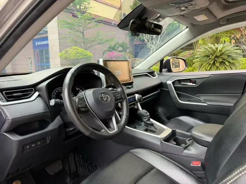 RAV4 2020 2.0L CVT 2WD Fashion Edition — миниатюра 8