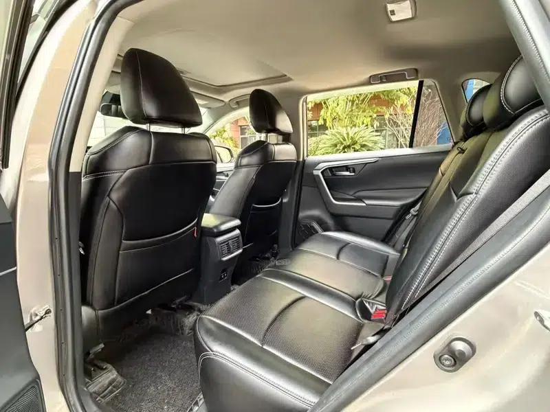 RAV4 2020 2.0L CVT 2WD Fashion Edition — миниатюра 9