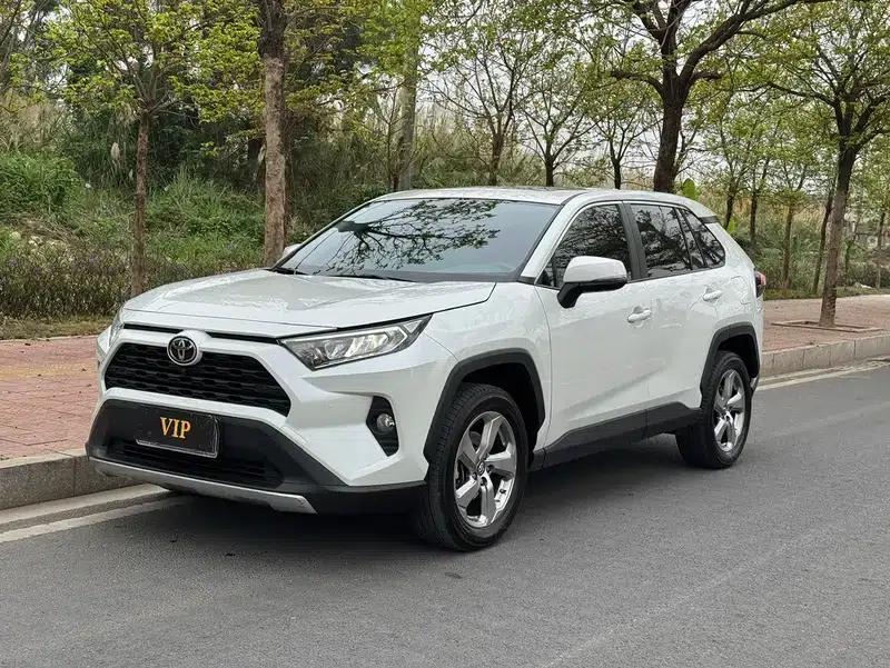 2023 RAV4 2.0L CVT 2WD Fashion Plus Edition — миниатюра 1
