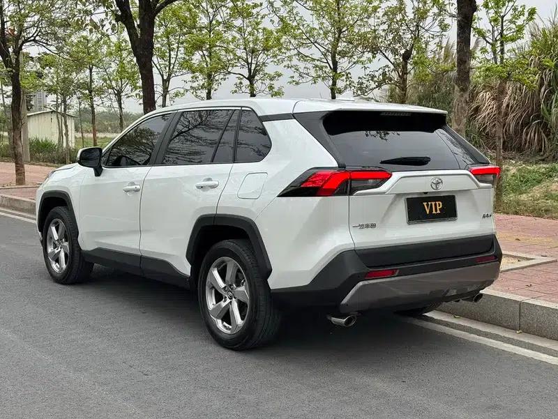 2023 RAV4 2.0L CVT 2WD Fashion Plus Edition — миниатюра 3