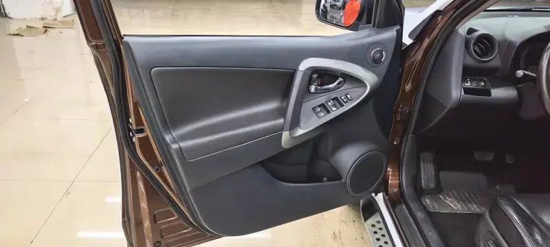 2013 RAV4 Special Edition 2.4L Automatic 4WD Premium — миниатюра 7