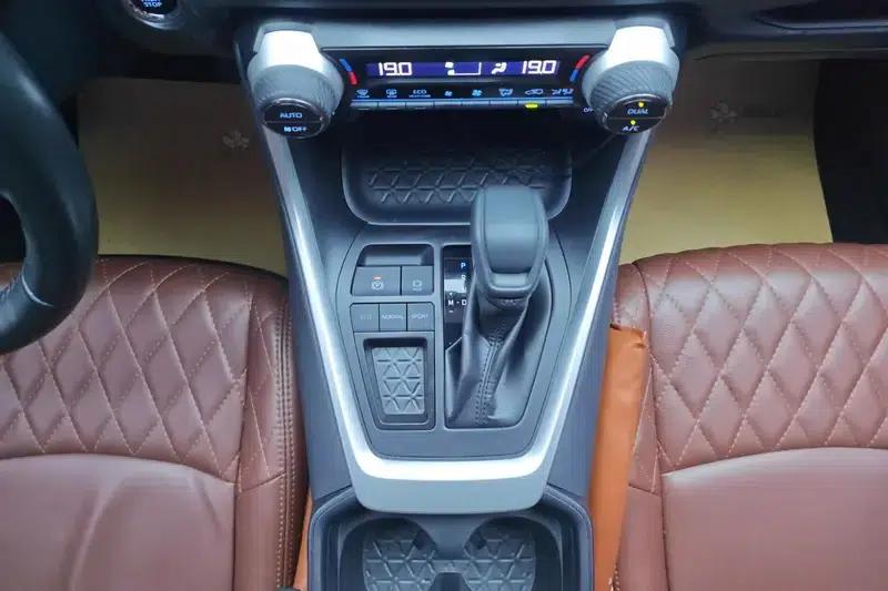 RAV4 2020 2.0L CVT 2WD Fashion Edition — миниатюра 14