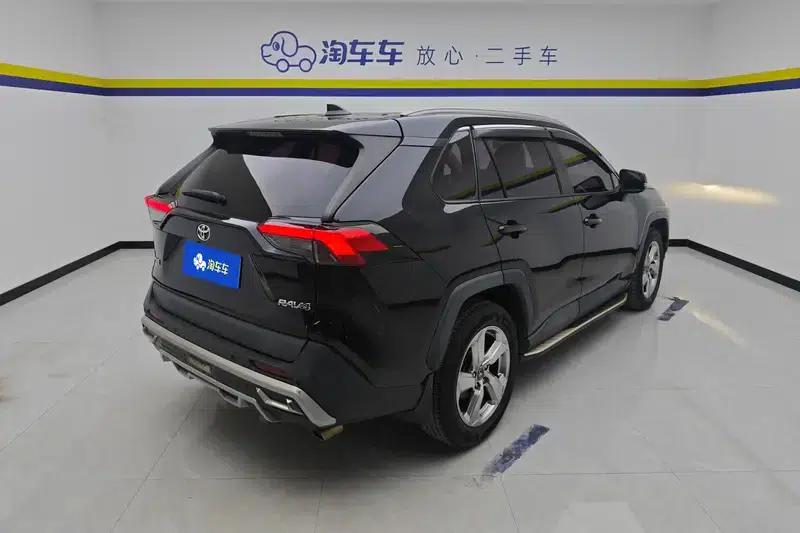RAV4 2020 2.0L CVT 2WD Fashion Edition — миниатюра 3