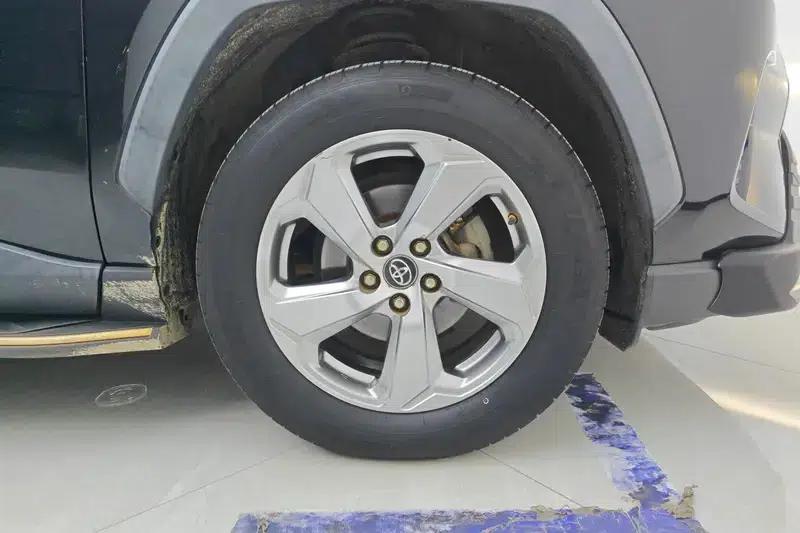 RAV4 2020 2.0L CVT 2WD Fashion Edition — миниатюра 4